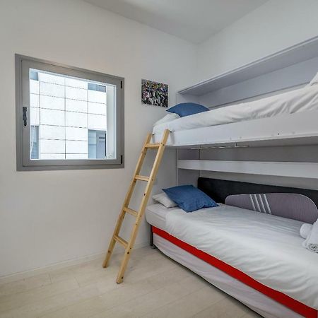Beautiful Sunny 3 Bedrooms In Font Of The Beach Тель-Авив Экстерьер фото